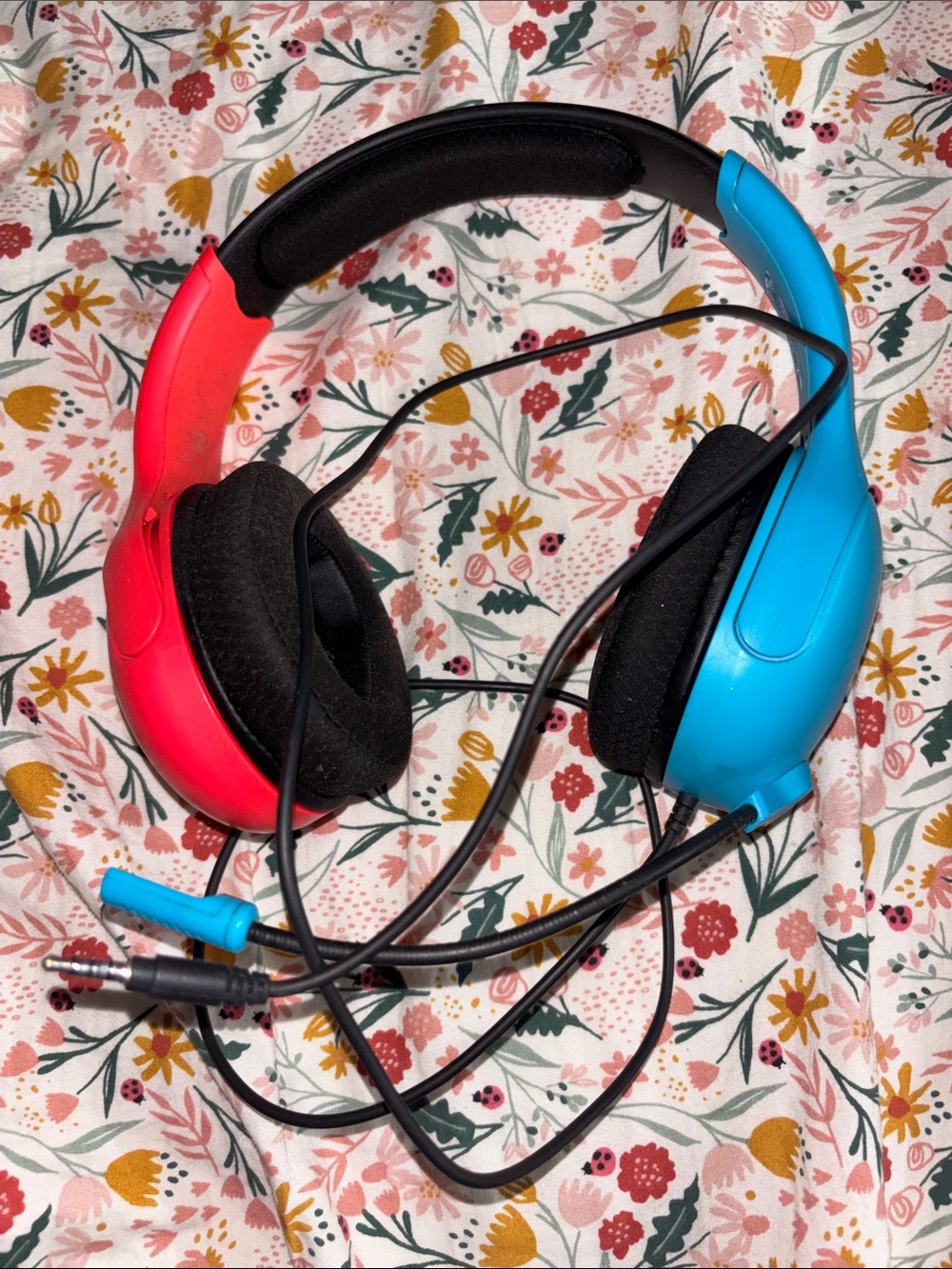 Colorful Red & Blue Wired On-Ear Headphones with Built-In Mic